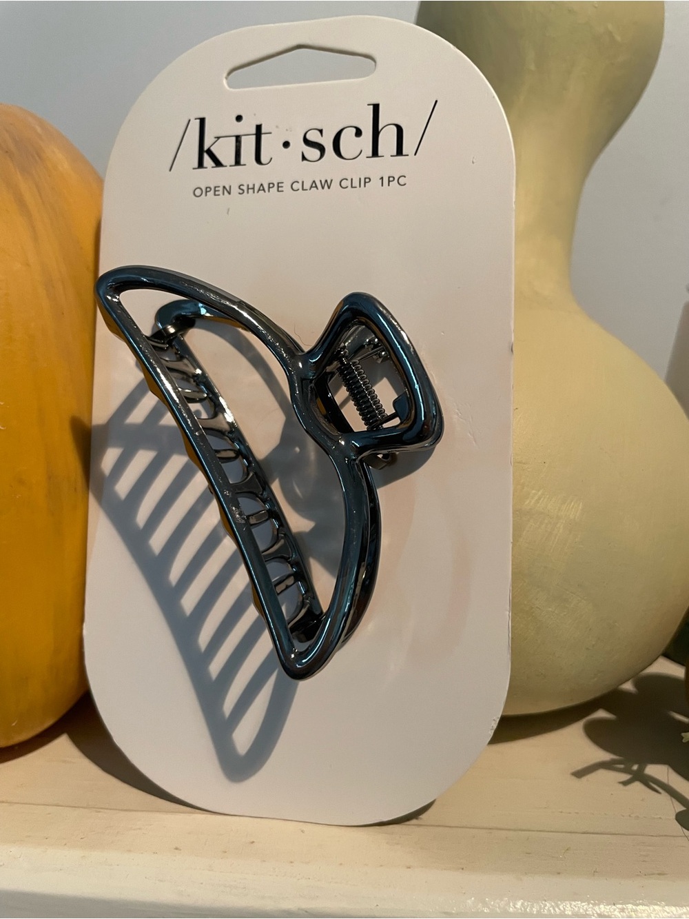 kit•sch Open Shape Claw Clip in metallic Dark Gray